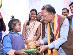 जब बिरहोर बच्ची ने दिल जीत लिया मुख्यमंत्री का