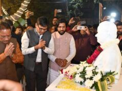 मुख्यमंत्री ने स्वर्गीय अटल बिहारी वाजपेयी की प्रतिमा पर पुष्प अर्पित किए
