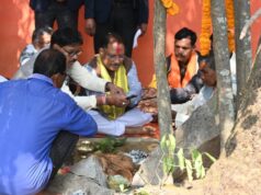 मुख्यमंत्री श्री विष्णु देव साय और उनकी धर्मपत्नी श्रीमती कौशल्या साय ने बंदरचुवा के पास तुर्री पहुंचकर कुल देवता का किया दर्शन