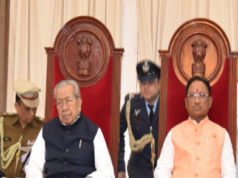 राज्यपाल श्री हरिचंदन ने श्री रामविचार नेताम को प्रोटेम स्पीकर की शपथ दिलायी