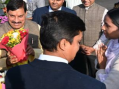 मुख्यमंत्री डॉ. यादव के शपथ ग्रहण के बाद पहली बार उज्जैन आने पर हेलीपेड पर हुआ आत्मीय स्वागत