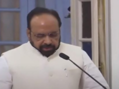 राज्यपाल श्री मंगुभाई पटेल ने श्री गोपाल भार्गव को प्रोटेम स्पीकर पद की शपथ दिलाई