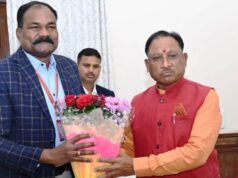 मुख्यमंत्री को पुुलिस अधीक्षक (मुख्यमंत्री सुरक्षा) श्री प्रफुल्ल ठाकुर ने दी नववर्ष की शुभकामनाएं