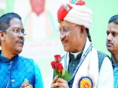 मुख्यमंत्री श्री विष्णु देव साय कंवर समाज द्वारा आयोजित कंवर महोत्सव सम्मान समारोह में शामिल होने राजधानी रायपुर के बलबीर सिंह जुनेजा इंडोर स्टेडियम पहुंचे