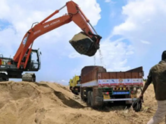 रेत घाट से अवैध तरीके से रेत उठाते 7 वाहन जब्त