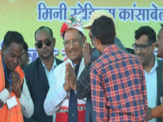 मुख्यमंत्री श्री विष्णु देव साय जशपुर के टांगरगांव में आयोजित अंशकालीन सफाई कर्मचारी कल्याण संघ अभिनंदन सम्मान समारोह में शामिल होने पहुंचे