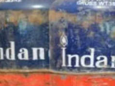 सस्ता हुआ एलपीजी सिलेंडर, कंपनियों ने घटाए दाम, जानिए दिल्ली से मुंबई तक क्या है नई कीमतें