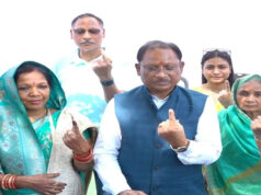 मुख्यमंत्री श्री विष्णुदेव साय ने पंचायत चुनाव के तीसरे चरण में किया मतदान