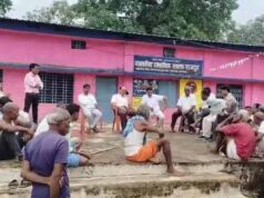 छुट्टी वाली मैडम पर भड़के ग्रामीण, स्कूल में जड़ा ताला, की स्थायी छुट्टी की मांग