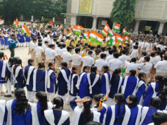 तिरंगे की शान में इंदौर में बनाई गई मानव श्रृंखला, ढाई हजार से अधिक बच्चों ने निकाली भव्य रैली