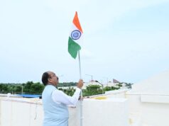 उप मुख्यमंत्री अरुण साव ने ‘हर घर तिरंगा’ अभियान के तहत अपने निवास पर लगाया तिरंगा…