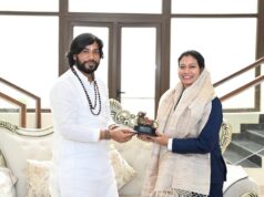 भारतीय महिला क्रिकेट टीम की फिजियोथैरेपिस्ट आकांक्षा सत्यवंशी ने की अनुसूचित जाति मंत्री एवं सतनामी समाज के गुरु खुशवंत साहेब से सौजन्य मुलाकात