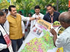 पेंटर शिवकुमार निराला ने मुख्यमंत्री विष्णु देव साय को भेंट किया विशिष्ट ‘राजनीतिक मानचित्र’