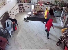 मंदिर से दानपेटी चोरी: लड़कियाँ CCTV कैमरे में हुईं कैद