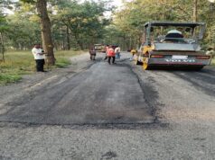 रायपुर : उप मुख्यमंत्री की घोषणा के अनुरूप कारीआम-बसंतपुर मार्ग और गौरेला-वेंकटनगर मार्ग में तेजी से चल रहा है बीटी पेच रिपेयर का कार्य