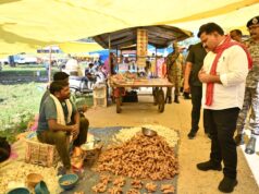 उपमुख्यमंत्री विजय शर्मा पहुंचे गीदम के साप्ताहिक बाजार,स्थानीय ग्रामीणों ने नक्सल भय से मुक्ति पर जताया आभार