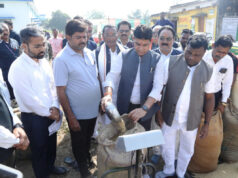 राजस्व मंत्री टंकराम वर्मा ने कांकेर जिला के मालगांव खरीदी केन्द्र में पूजा अर्चना कर धान खरीदी का किया शुभारंभ….