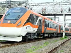 प्रधानमंत्री मोदी ने बनारस-खजुराहो वंदे भारत ट्रेन की दी सौगात