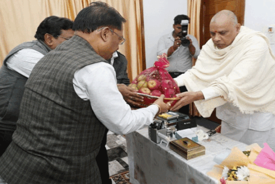 मुख्यमंत्री श्री विष्णु देव साय ने अघोर गुरुपीठ में की पूजा-अर्चना, प्रदेश की सुख-समृद्धि के लिए की प्रार्थना