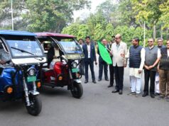 राज्यपाल रमेन डेका ने सरस्वती शिक्षा संस्थान को प्रदान किए चार ई- रिक्शे…..