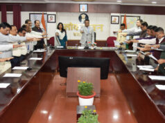 लोकभवन के अधिकारियों एवं कर्मचारियों ने ली राष्ट्रीय मतदाता दिवस की शपथ….