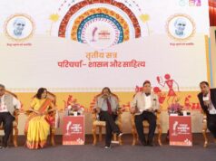 साहित्य सृजन कर रहे पूर्व अधिकारियों ने ‘शासन और साहित्य’ के अंतर्संबंधों पर रखी अपनी राय: कहा- शासन व्यवस्था देता है, साहित्य संवेदना जगाता है….