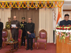 राज्यपाल डेका ने अमिताभ जैन को मुख्य सूचना आयुक्त एवं अग्रवाल और मिश्रा को राज्य सूचना आयुक्त पद की शपथ दिलाई….