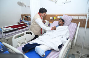 उपमुख्यमंत्री विजय शर्मा ने आईईडी ब्लास्ट में घायल जवानों से अस्पताल में की मुलाकात….