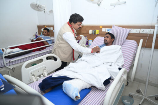 उपमुख्यमंत्री विजय शर्मा ने आईईडी ब्लास्ट में घायल जवानों से अस्पताल में की मुलाकात….