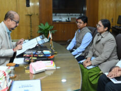 राज्यपाल रमेन डेका ने गोद ग्रामों में आजीविका कार्यो को गति देने के दिए निर्देश….