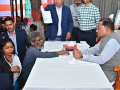 60 वर्षीय अविवाहित श्रमिक हनुमंत राव का नहीं बना था राशन कार्ड : मुख्यमंत्री ने जनदर्शन में तत्काल राशन कार्ड बनाने के दिए निर्देश, मिलेगा शासकीय योजनाओं का लाभ….