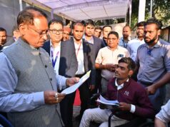 दोनों पैर से दिव्यांग राज शर्मा को 20 हजार रूपए की आर्थिक सहायता….