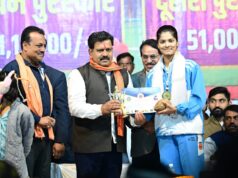 उपमुख्यमंत्री विजय शर्मा ने साउथ एशियन बॉल बैडमिंटन चैंपियनशिप में स्वर्ण पदक जीतने वाली कवर्धा की बेटी रिया तिवारी का किया सम्मान…..