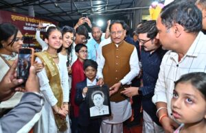 मुख्यमंत्री विष्णुदेव साय को मिलीं जन-जन की शुभकामनाएं, जन्मदिन पर मुख्यमंत्री निवास बना उल्लास का केंद्र