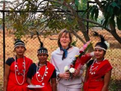 पर्यटन विशेषज्ञ सुश्री किर्सी ने ग्रामीण महिलाओं संग किया महुआ संग्रहण, बस्तर की जैव विविधता और लोकसंस्कृति से हुए अभिभूत….