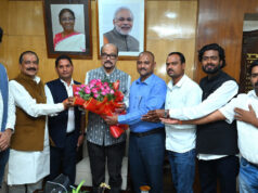 राज्यपाल रमेन डेका से अखिल भारतीय कुर्मी क्षत्रिय महासभा के प्रदेश अध्यक्ष ने भेंट की….