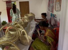 पारंपरिक हस्तशिल्प उत्पाद बना आजीविका का साधन: स्व सहायता समूह से जुड़कर कांसाबेल की महिलाओं ने स्वरोजगार की राह अपनाई….