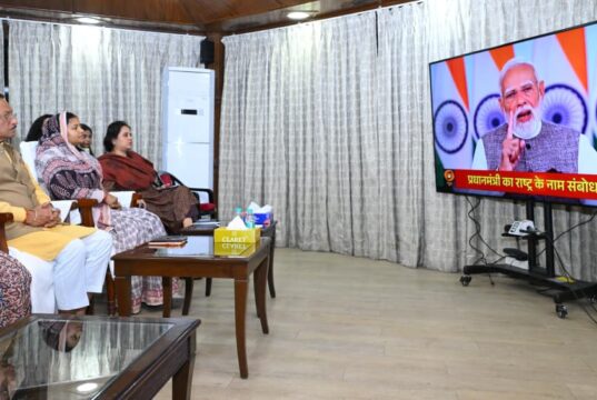 मुख्यमंत्री विष्णुदेव साय ने आज राजधानी रायपुर स्थित मुख्यमंत्री निवास में प्रधानमंत्री नरेंद्र मोदी के नारी शक्ति वंदन अधिनियम के सम्बन्ध में राष्ट्र के नाम प्रसारित संबोधन का श्रवण किया……