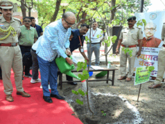 राज्यपाल श्री रमेन डेका ने ली रायपुर जिले में विकासखंड स्तरीय समीक्षा बैठक