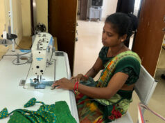 नक्सलवाद का अंधेरा छोड़ शर्मिला ने थामी स्वावलंबन की सुई, दंतेवाड़ा में लिख रही हैं बदलाव की इबारत….