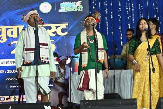 युवा फेस्ट-2026 का भव्य समापन: दायरा बैंड के सुरों पर थिरका धमतरी…