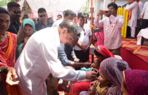 सुशासन तिहार बस्तर मुन्ने शिविर में गर्भवती महिलाओें का गोदभराई एवं बच्चों का अन्नप्राशन संस्कार: मंत्री लखन लाल देवागंन….