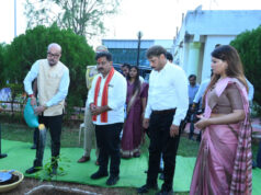 राज्यपाल रमेन डेका ने किया पौधरोपण, कवर्धा कलेक्ट्रेट परिसर में रोपा आम का पौधा, पर्यावरण संरक्षण का दिया संदेश….
