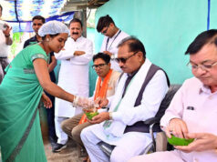 लखपति दीदी मंजू की संघर्षगाथा बनी आत्मनिर्भरता की प्रेरक मिसाल, मुख्यमंत्री विष्णुदेव साय ने लेमरू में मंजू बहन के स्टॉल पर चखा गुपचुप, आत्मीय संवाद में जानी सफलता की कहानी…..