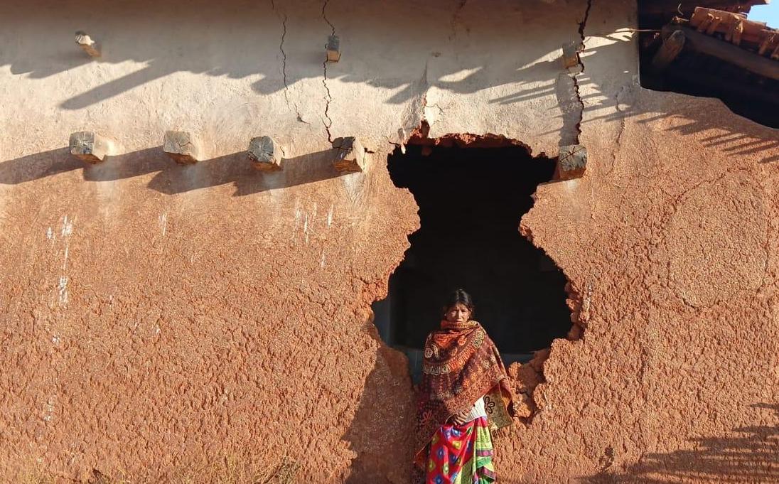 हाथियों के साये से सुरक्षित भविष्य तक : प्रधानमंत्री आवास योजना ने करमचन्द्र के परिवार को दिया नया जीवन……