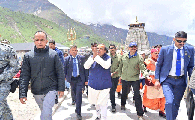 मुकेश अंबानी ने केदारनाथ और बद्रीनाथ में किए दर्शन, दोनों मंदिरों को 5-5 करोड़ रुपये का दान