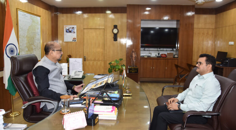 ’राज्यपाल रमेन डेका ने रेत के वैज्ञानिक एवं व्यवस्थित खनन पर दिया जोर’……