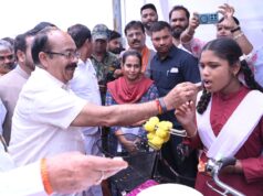उप मुख्यमंत्री अरुण साव ने शाला प्रवेश उत्सव में बच्चों को तिलक लगाकर कराया शाला प्रवेश….