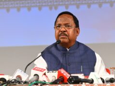 आदिम जाति विकास मंत्री रामविचार नेताम एवं प्रमुख सचिव छत्तीसगढ़ शासन सोनमणि बोरा द्वारा विभागीय गतिविधियों एवं उपलब्धियों पर छत्तीसगढ संवाद के आडिटोरियम (अटल नगर, नवा रायपुर) में आज संयुक्त रूप से प्रेस कॉन्फ्रेंस को संबोधित करते हुए।