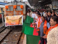 आस्था की रेल से अयोध्या धाम रवाना हुए 850 श्रद्धालु, रामलला के साथ काशी विश्वनाथ के भी करेंगे दर्शन, कृषि मंत्री रामविचार नेताम, राजस्व मंत्री टंकराम वर्मा ने ट्रेन को दिखाई हरी झंडी…..